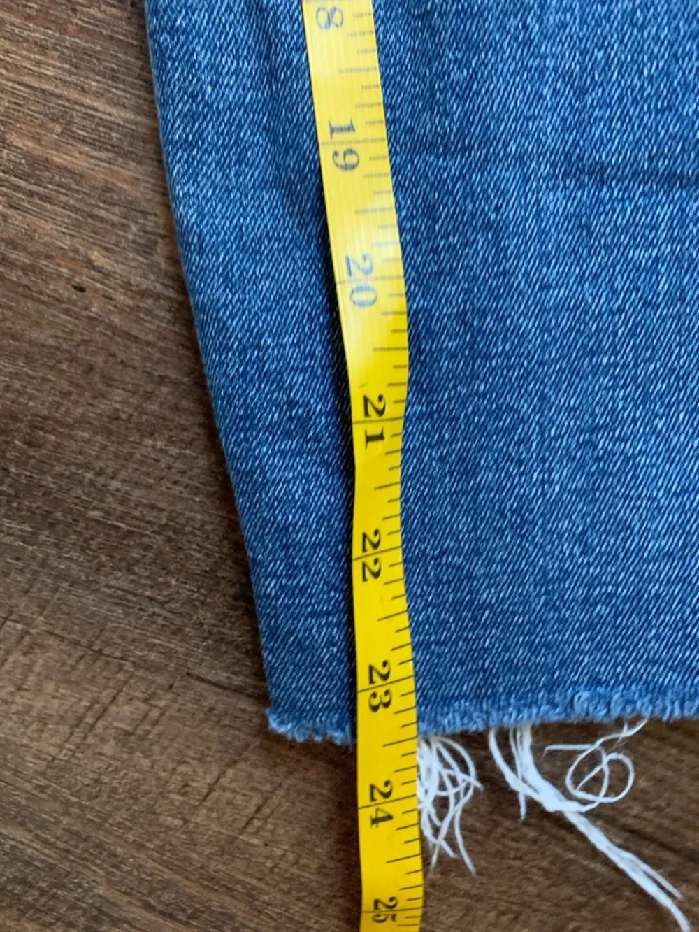 Abercrombie & Fitch The Mom high-rise jeans straight leg raw hem sz 28 EUC 6 - Picture 16 of 16
